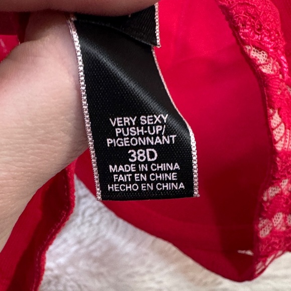 Red Lace Bra - Picture 7 of 7